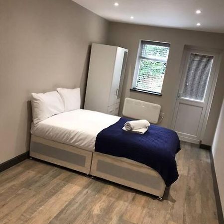 Апартаменты Bedfont House Хитроу Экстерьер фото