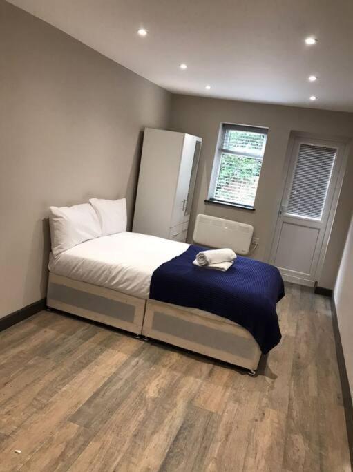 Апартаменты Bedfont House Хитроу Экстерьер фото